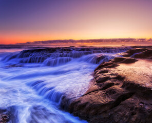 Sea Whale Left Overflow light dark