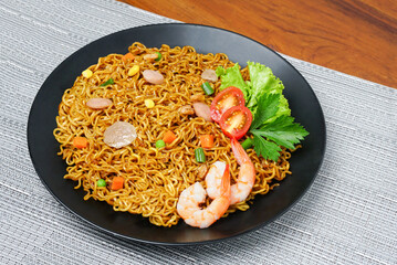 fried noodle with shrimp and vegetable