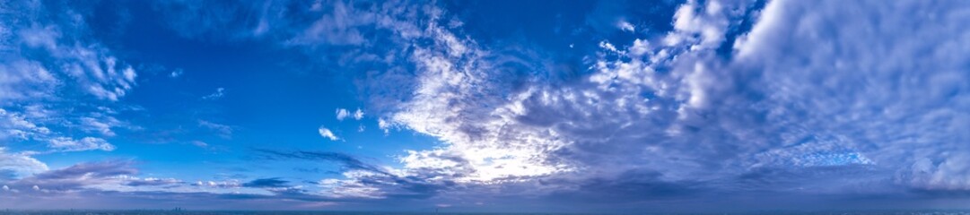 背景　青空　雲　パノラマ - obrazy, fototapety, plakaty