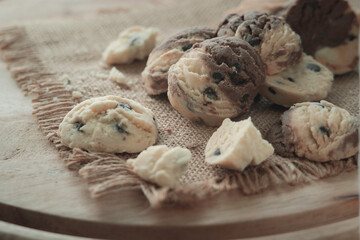 chocolate chip cookies Biscuits