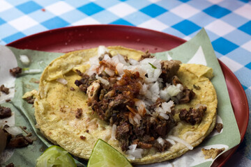 Taco callejero de barbacoa de borrego