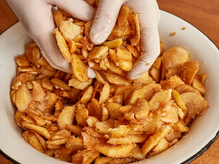 Sugar is added to apples cut into pieces for cooking.