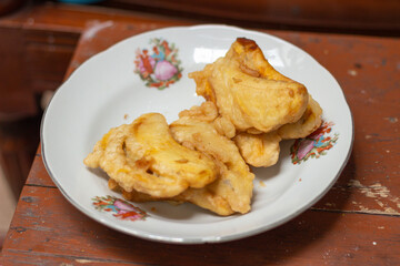Fried bananas are still warm served on a plate