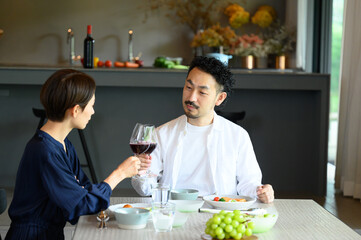 夫婦の記念日のイメージ　乾杯