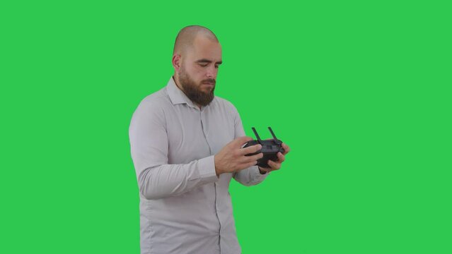 Piloto de drone  50fps - Chroma key (pantalla verde) - (Grabado con black magic 6k pro RAW)