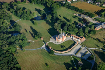 vue a&eacute;rienne du ch&acirc;teau de Tilly dans l'Eure en France