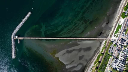 Abwaschbare Fototapete Stadt am Wasser Aerial view of the Longest Pier in Canada in White Rock, BC, Canada