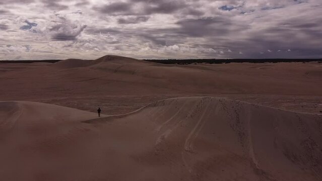 Lancelin Sand Dunes are the largest in Western Australia, around 2 km long, and the main attraction in Lancelin. They consist of soft white sand with no vegetation making them perfect for sandboarding