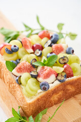 フルーツのオープンサンド