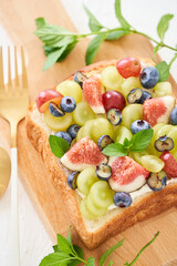 フルーツのオープンサンド