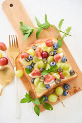 フルーツのオープンサンド