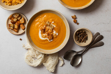 soupe velouté potiron et lentille courge carottes épices et lait de coco
