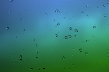 hintergrund in blau grün mit regentropfen