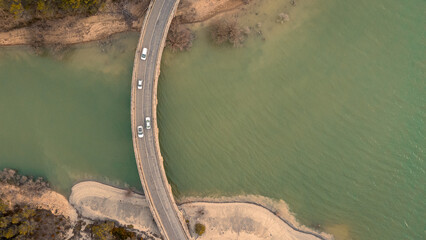 Tomas aéreas del atardecer en el lago