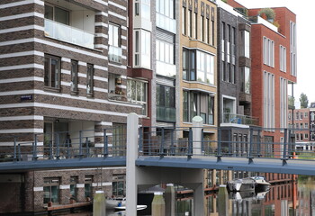 Fototapeta premium Amsterdam Narva-eiland Modern House Facades with Bridge 2434 Close Up, Netherlands