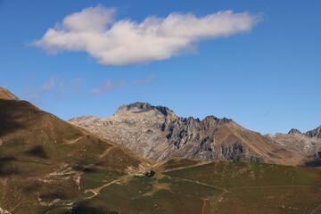 Majestätische Berglandschaft am nördlichen Comer See; Blick von Süden auf den Pizzo Ledu (2503m)