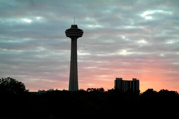 Obraz premium Niagara Falls viewing tower in Canada