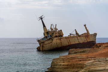 Fototapeta na wymiar Old shipwreck and blue water
