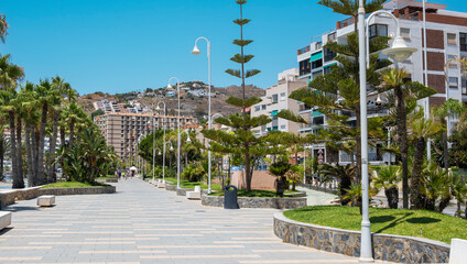 Obraz premium Paseo marítimo en la villa de Almuñecar al sur de la provincia de Granada, región de Andalucía, España