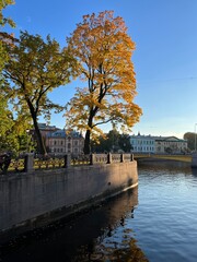 Fototapeta na wymiar Golden fall in Saint Petersburg