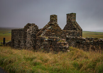 The ruins of a a Shetland croft - obrazy, fototapety, plakaty
