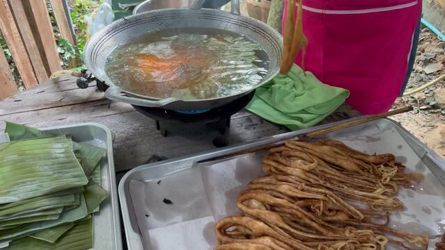 Khanom Pim Mue", a dessert of wisdom of the people of phatthalung. Southern Thailand