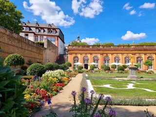 Garten mit Blumen