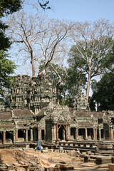 Obraz premium A building in Angkor Wat, a temple complex in Cambodia, the largest religious monument in the world, and a UNESCO World Heritage Site. Image has copy space.