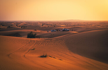 Jeep in der Wüste von Dubai
