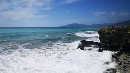 Obraz premium waves and rocks