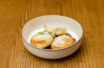 cheesecakes with sour cream and jam