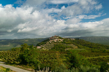 Fototapeta na wymiar view to Motovun in Croatia
