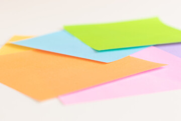 薄い色の折り紙