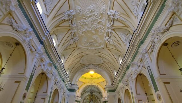 Praiano - Panoramica verticale della navata della Chiesa di San Gennaro