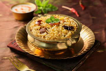 Chicken biryani Spicy Indian Malabar biryani Hyderabadi biryani, Dum Biriyani pulao golden bowl...