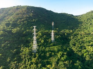 Obraz premium High voltage transmission tower on the mountain