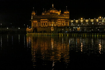Fototapeta na wymiar night view of Golden Temple Shri Darbar Sahib Amritsar reflection pray calm peace