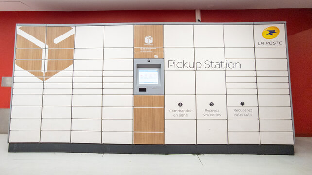 la poste pickup station Locker Delivery Store self-service delivery location to pick up and return