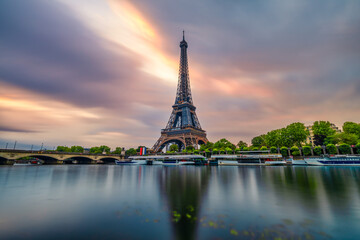Naklejka na ściany i meble Eiffel Tower at sunrise in Paris. France
