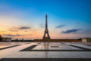 Fototapeta na wymiar Eiffel tower at sunrise in Paris. France