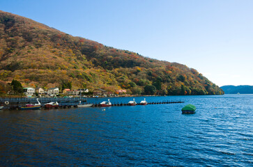 Fototapeta premium Lake Ashi and mt. Hakone in Hakone town, Japan.