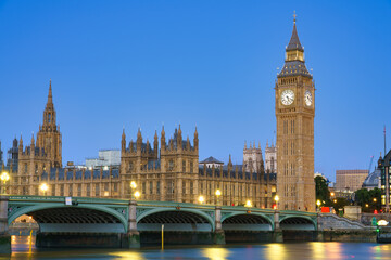 Fototapeta na wymiar Big Ben and Westminster bridge at dawn in London. England