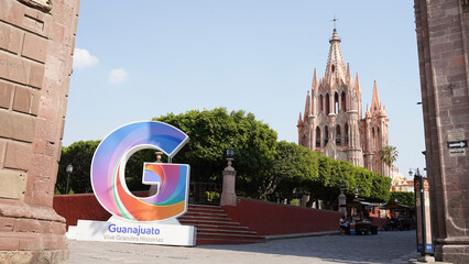 Obraz premium Parroquia de San Miguel Arcángel church in San Miguel de Allende in Guanajuato, Mexico.