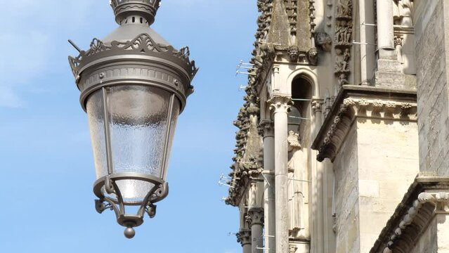 Lampadaire cath&eacute;drale Reims