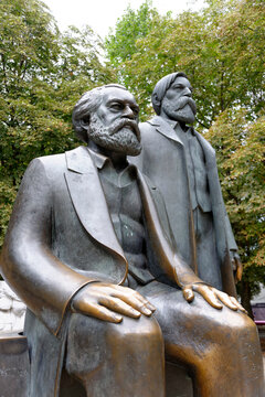 Karl Marx und Friedrich Engels Denkmal, Bundeshauptstadt Berlin, Deutschland, Europa