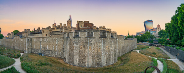Fototapeta premium Tower of London at sunrise in London. England