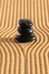 Fototapeta na wymiar Japanischer ZEN Garten der Yin Yang Meditation mit Stein in Sand