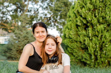 Portrait of a mother with her daughter in nature.