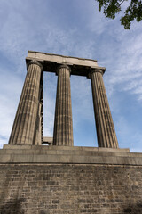 Naklejka premium Calton hill with neoclassical monuments and striking view of the urban skyline