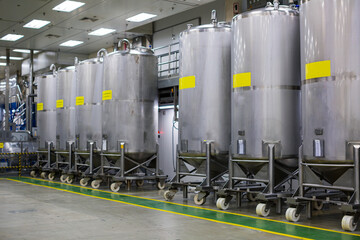 Stainless vertical steel tanks equipment tank chemical cellar with scrolling wheel stainless steel...